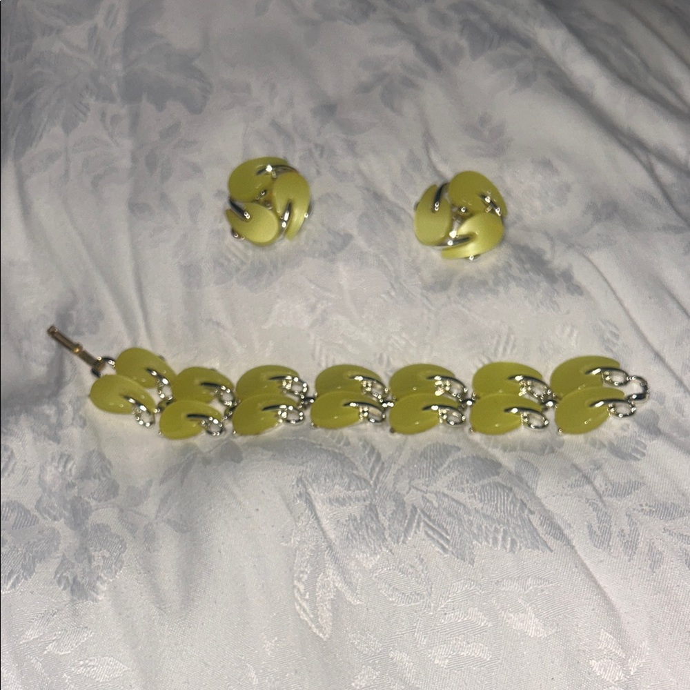 Vintage Yellow Lucite and Silver Tone Bracelet and Earrings Set